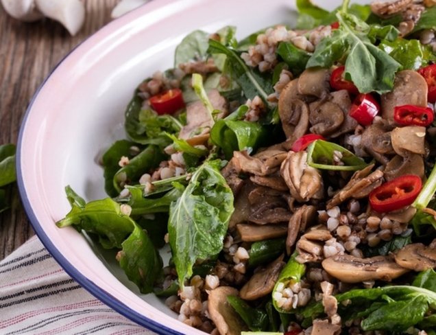 Karabuğdaylı Roka Salatası