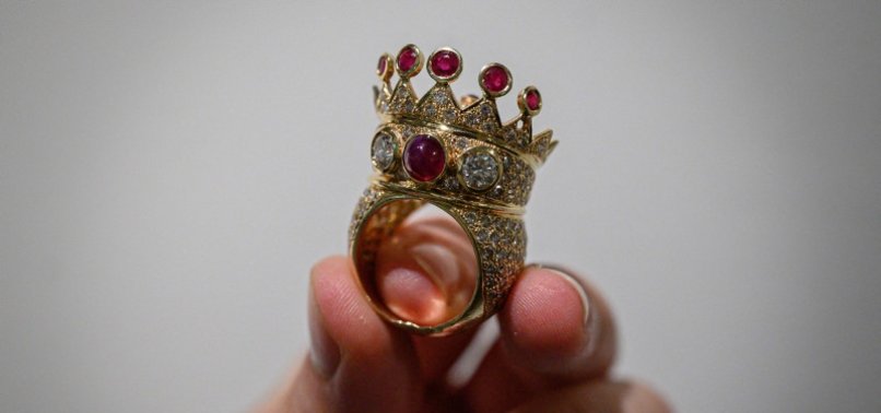 TUPAC SHAKUR GOLD CROWN RING BREAKS $1 MILLION AUCTION RECORD IN NYC