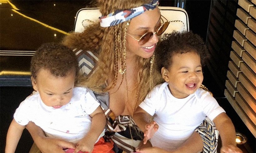 BEYONCE İLK KEZ İKİZLERİYLE FOTOĞRAF PAYLAŞTI