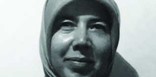 Çocuklarla koşan kadınlar