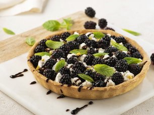 Böğürtlenli ve Keçi Peynirli Tart