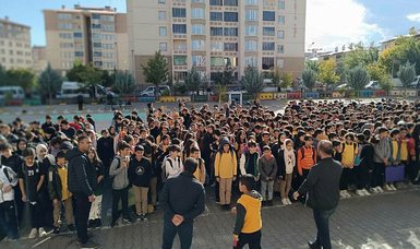 Elementary school students in Bingöl observe a minute of silence to show their respect to martyred Gazan peers