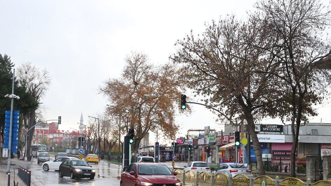 EDİRNE’DE YOLLAR GÖLE DÖNDÜ