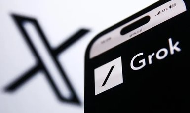 Musk launches 'scary smart' AI chatbot