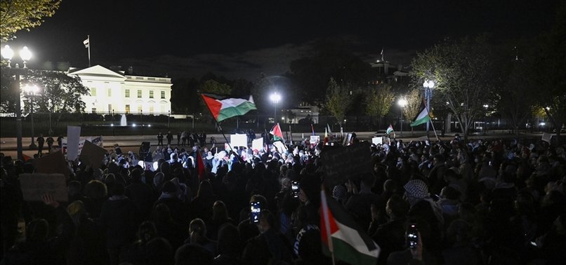 PROTESTERS GATHER OUTSIDE WHITE HOUSE AGAINST ISRAELS PLANS FOR RAFAH OFFENSIVE