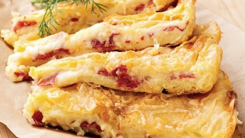 Pastırmalı ve Kaşarlı Börek