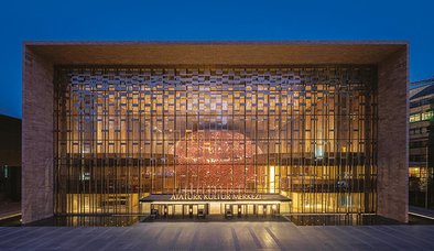 YENİ AKMDE BİR GÜN