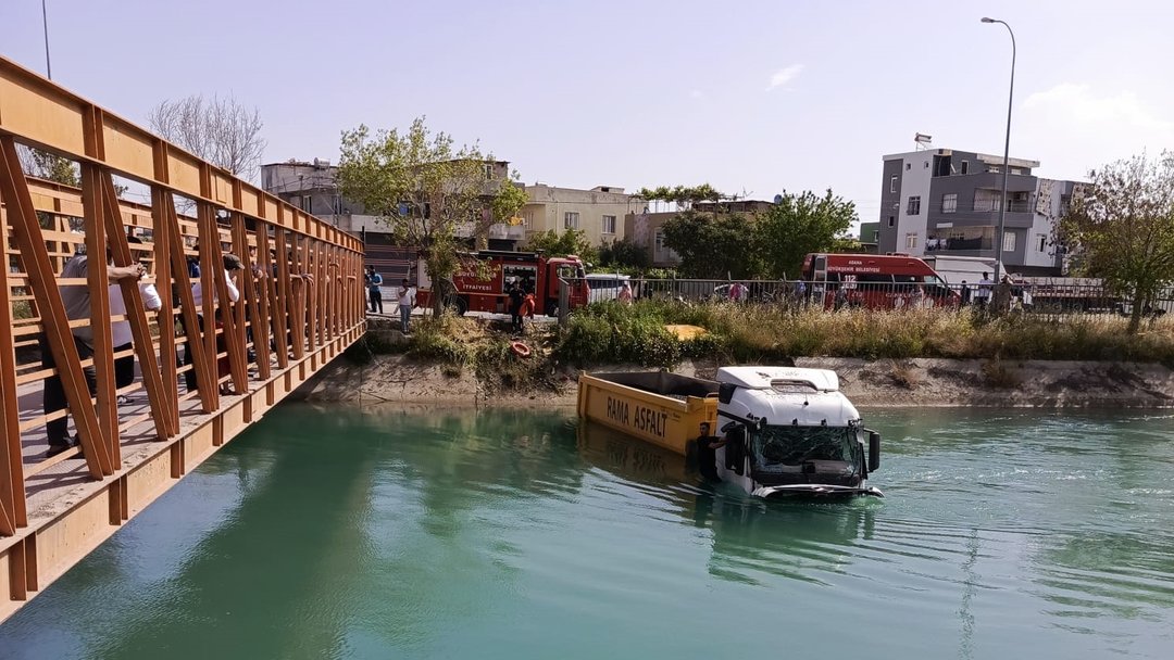 TIR SULAMA KANALINA UÇTU