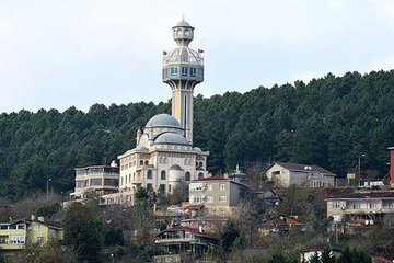 İstanbul manzaralı minareli kütüphane