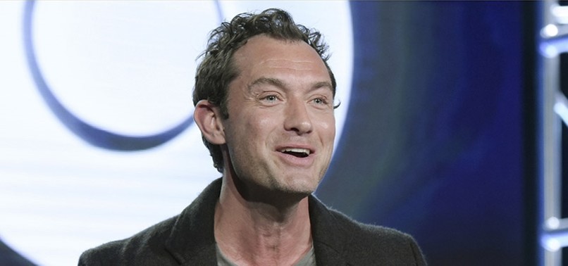 JUDE LAW CAST AS YOUNG DUMBLEDORE IN FANTASTIC BEASTS SEQUEL