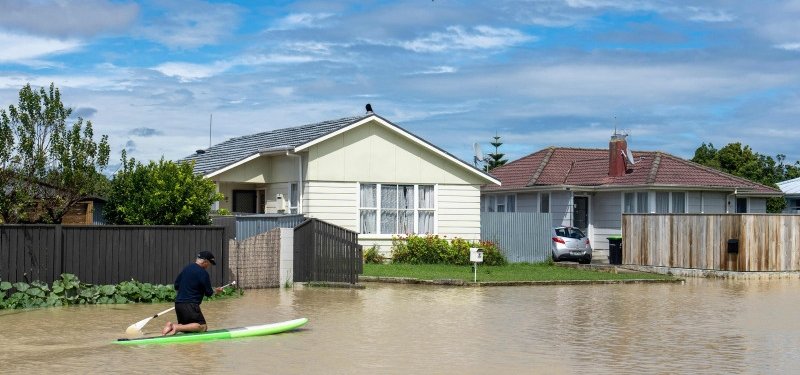 New Zealand issues severe thunderstorm warning for North Island