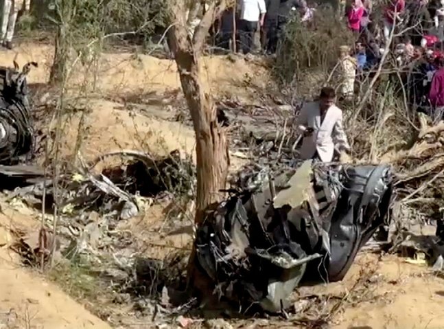 Two Indian military jets crash during drills, one pilot killed