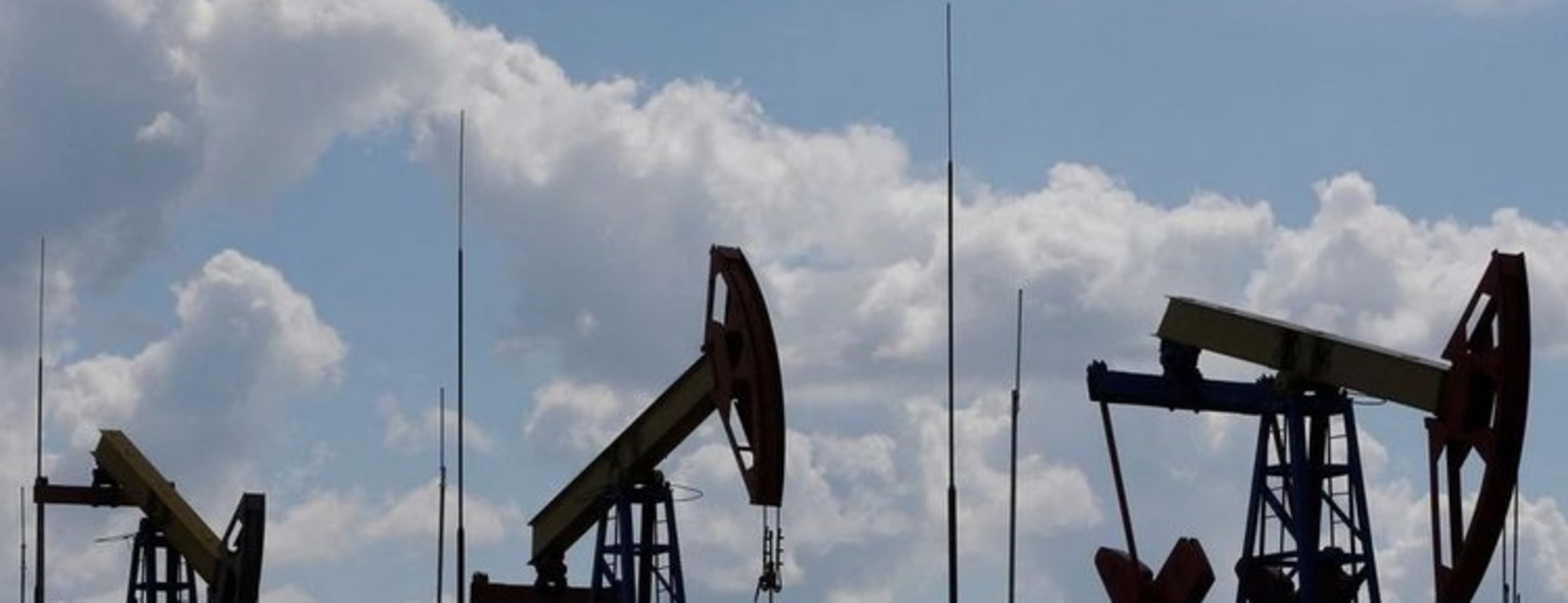 Küresel petrol arzı temmuzda günlük 230 bin varil arttı