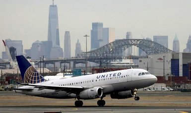 United Airlines makes COVID-19 shots compulsory for U.S. employees