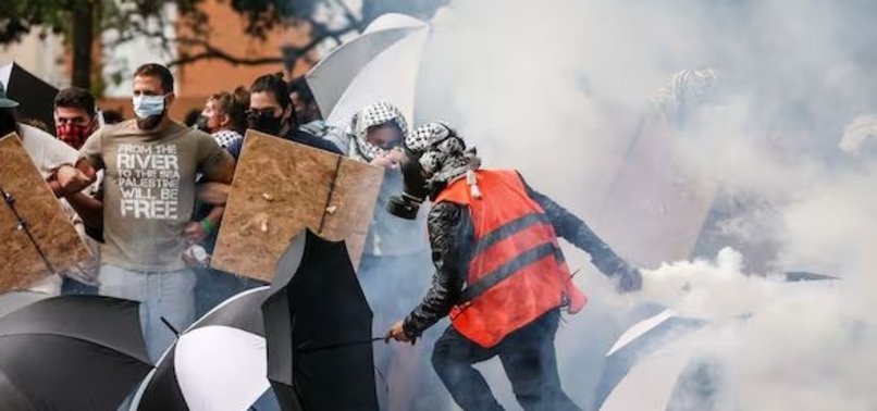 POLICE USE TEAR GAS AGAINST PRO-PALESTINIAN PROTESTERS AT UNIVERSITY IN TAMPA