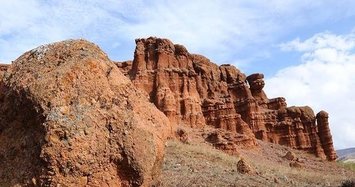 Fairy chimneys of “red fairyland” to welcome visitors in eastern Turkey