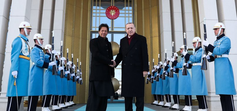 ERDOĞAN, KHAN DISCUSS COOPERATION TO COMBAT COVID-19 PANDEMIC OVER PHONE