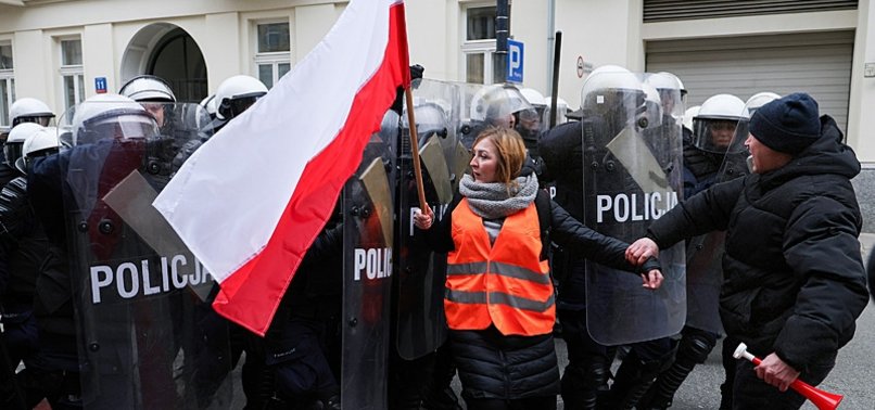 POLISH FARMERS PROTESTS TO SHUT GERMAN BORDER CROSSING FOR DAYS