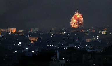 Israel resumes air strikes on Gaza after brief pause