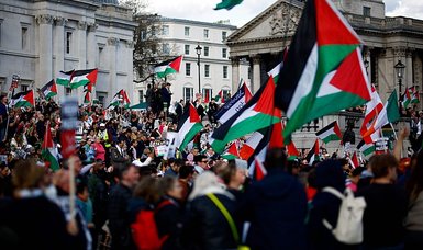 'Stop the genocide': Thousands take to London streets to show their solidarity with Gazans