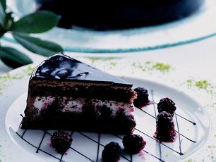 Çikolatalı Böğürtlenli Pasta