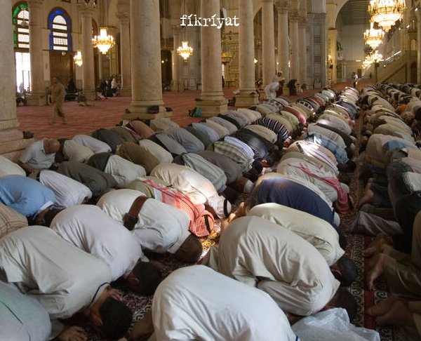 Mevlid kandili namazı: Mevlid kandili namazı nasıl kılınır?