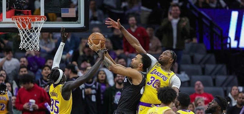 SACRAMENTO KINGS GET BALANCED SCORING IN VICTORY OVER LAKERS