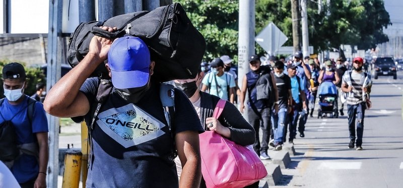 Hundreds of migrants set off from Honduras toward US border
