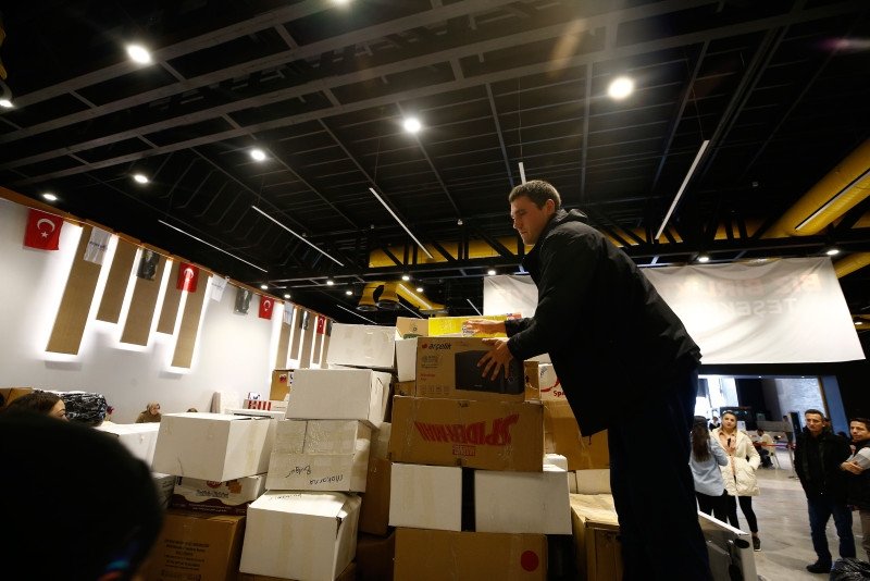 Russians, Ukrainians in Antalya, Turkish Riviera step up to help quake victims in southern Türkiye