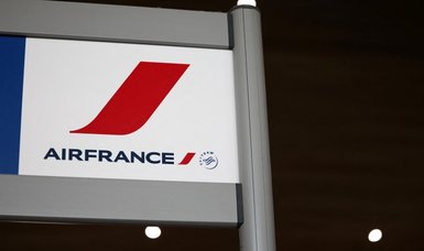 Air France-KLM's losses narrow as passenger numbers tick up in Q1