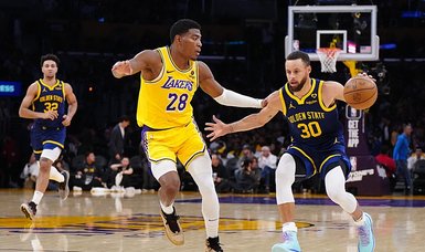 Warriors shoot 63.4 percent from deep, knock down Lakers