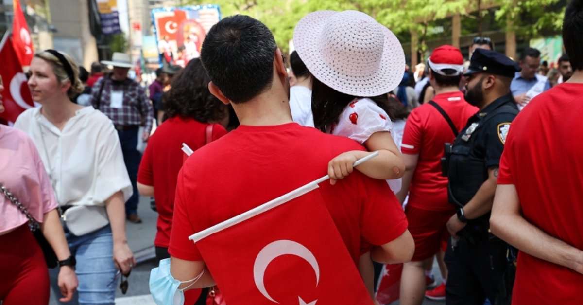 Thousands of Turkish Americans join Turkish Day Parade in New York City