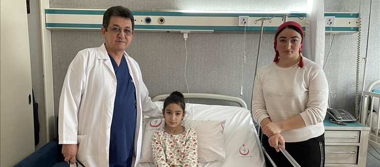Kırgızistanlı çocuğun kalbindeki delik Türkiye’de kaplı stentle tedavi edildi