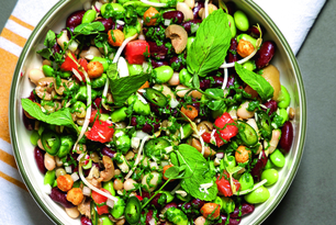 Pesto Soslu Bakliyat Salatası