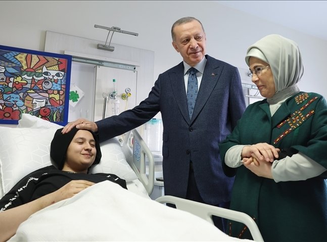 Turkish president, first lady visit earthquake survivors at Ankara hospital