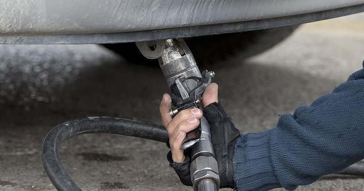 Hindistan’da LPG krizi derinleşiyor: Günlük arz açığı 400 bin varile yaklaştı