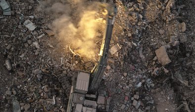 İNSANA VE İNSANLIĞA SIÇRAYAN DEPREM