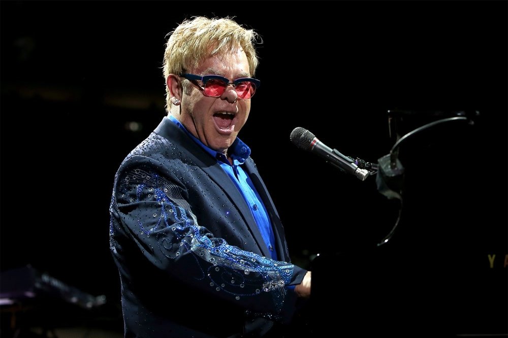 ŞEYTAN MARKA GİYER FİLMİNE ELTON JOHN İMZASI