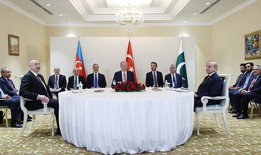Erdoğan meets with Azerbaijani, Pakistani leaders in Astana