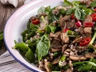 Karabuğdaylı Roka Salatası