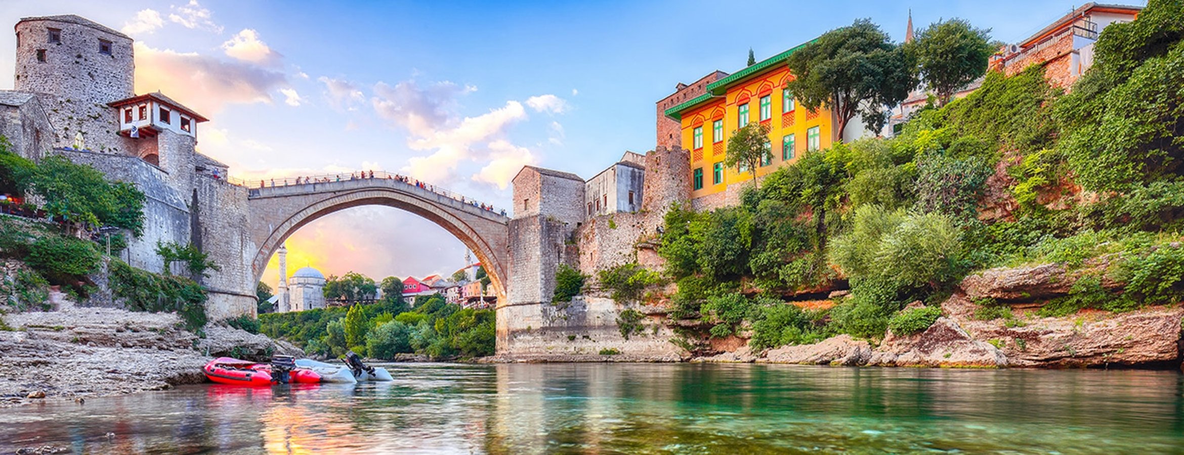 Bosna Hersek’te Osmanlı mirası köprüye ev sahipliği yapan Mostar, her mevsim turistlerin uğrak noktası