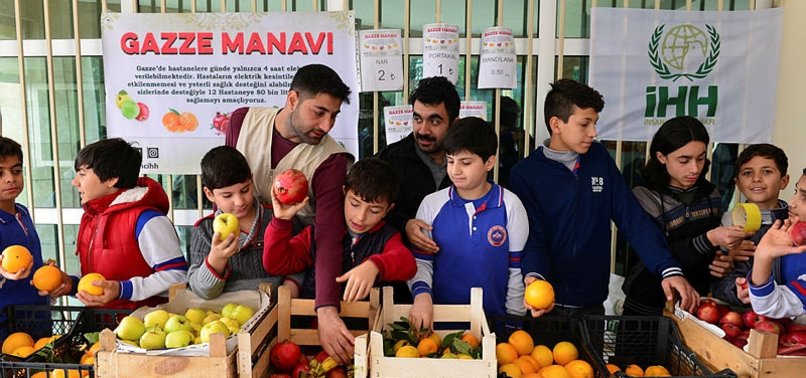 TURKISH STUDENTS SELL FRUIT TO RAISE FUNDS FOR GAZA