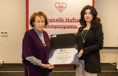 SemahatArselTürkHemşirelerDerneğininilkonursalüyesioldu