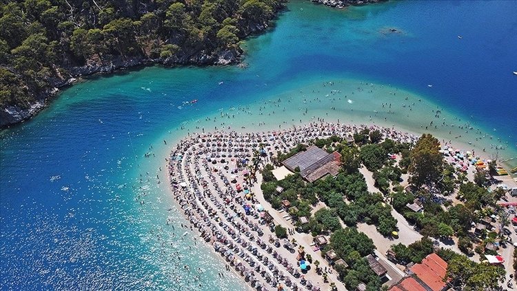 Yerli turistler geçen yılın üçüncü çeyreğinde 204,9 milyar lira seyahat harcaması yaptı