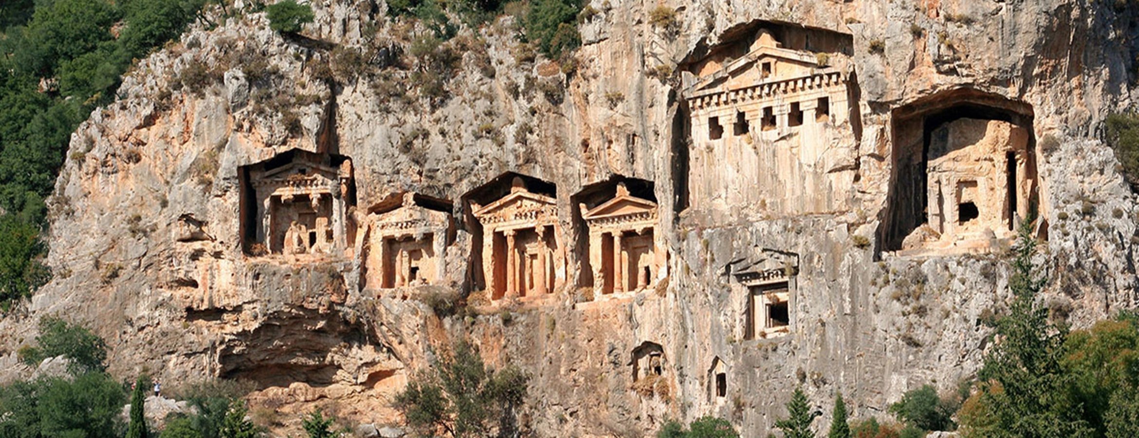 Olympos Antik Kent’teki kaya mezarları