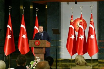 Amerikan polisi sadece seyretti