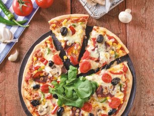 Çocuğunuzla Hazırlayabileceğiniz Pratik ve Eğlenceli Pizza Tarifi