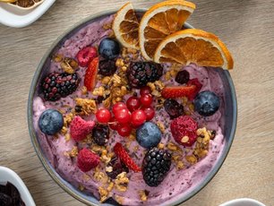 Orman Meyveli Smoothie Bowl