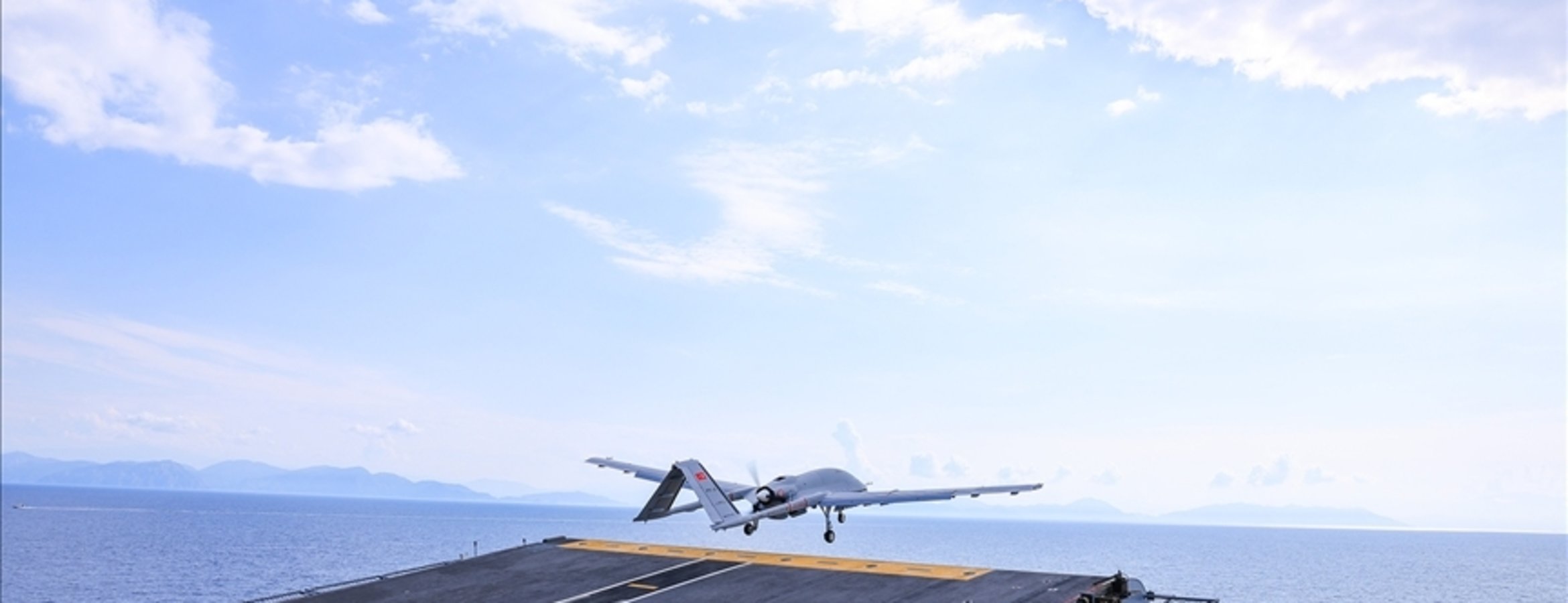 Bayraktar TB3, TCG Anadolu’daki testlerinde 100 sortiyi tamamladı