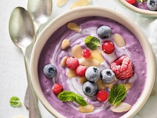 Yaban Mersinli Smoothie Bowl